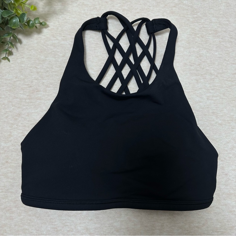 Lululemon Women’s Black Logo Medium Support Strappy Sports Bra Size 2